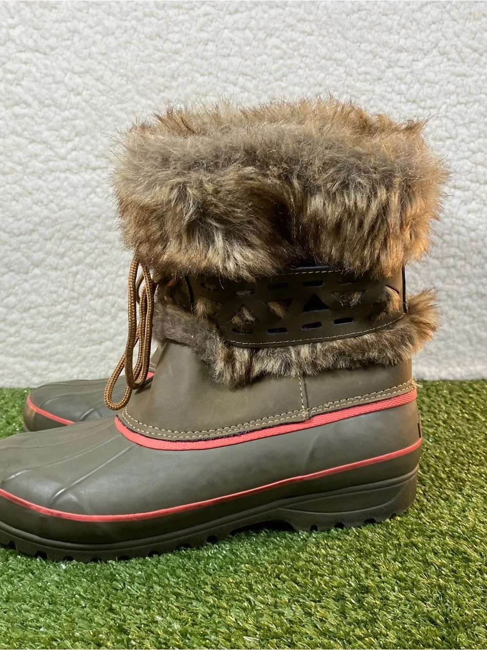 Khombu Nola Duck Boots Women's SZ 9 Olive Green Rubber Faux Fur Rain Snow Ankle